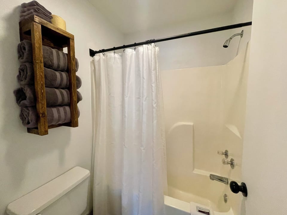 Classic Room, 2 Queen Beds | Bathroom | Free toiletries, hair dryer, towels, soap