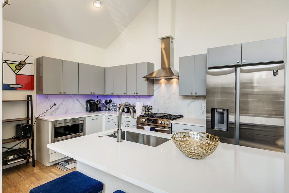 Main kitchen - Fully stocked with all your cooking needs