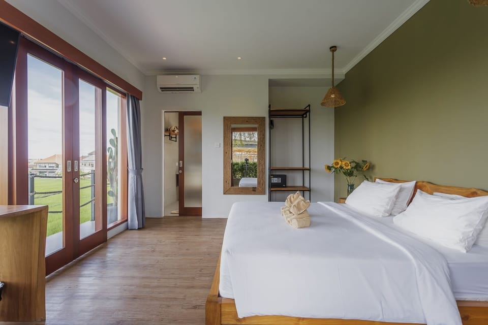 Premium Room | 1 bedroom, in-room safe, desk, laptop workspace