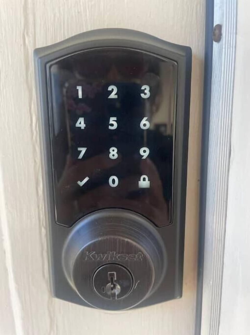 Friendly self-checking in; Code or key will provide on checking-in day. 