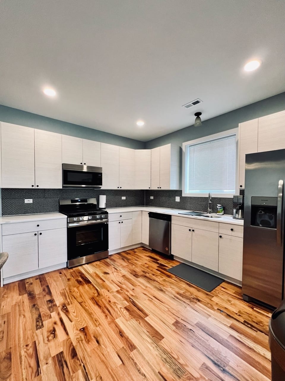 Full kitchen 