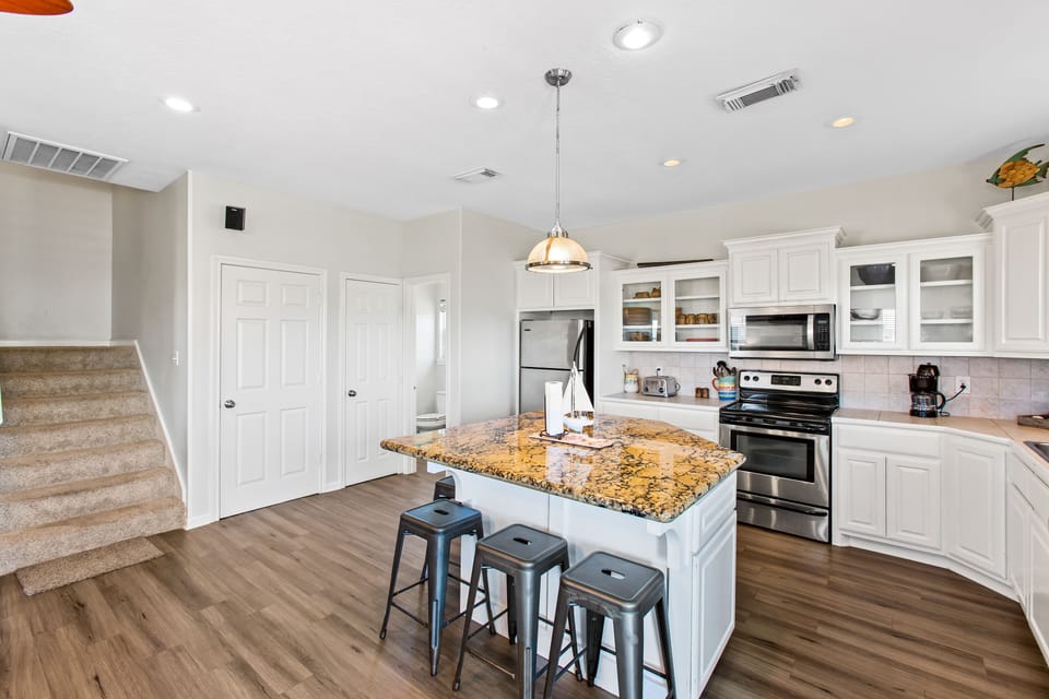 Cook and dine in this spacious kitchen!