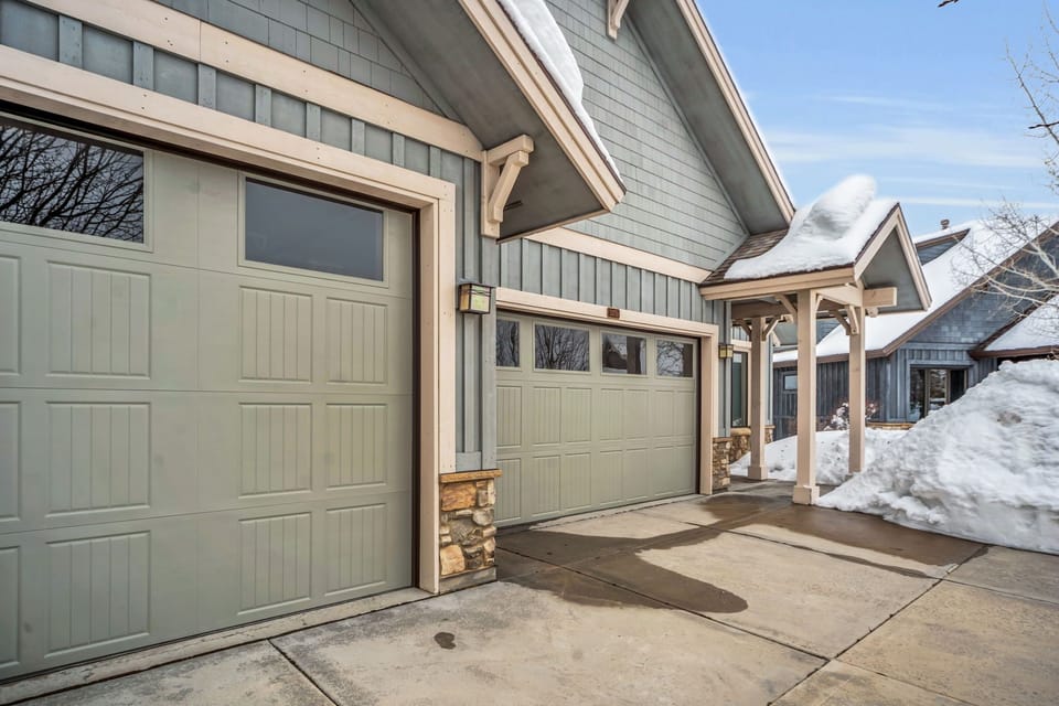Access to three car garage, and parking in the driveway.