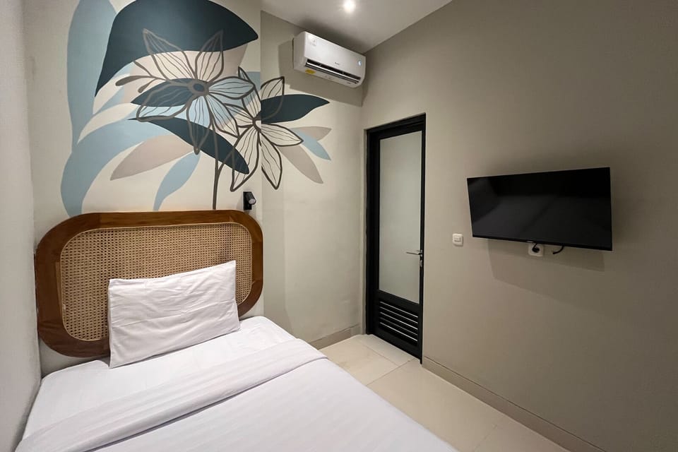 Standard Single Room | Free WiFi, bed sheets
