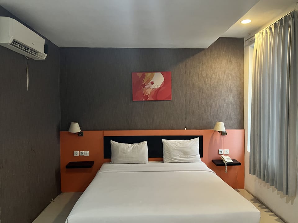 Standard Double Room | Desk, laptop workspace, bed sheets