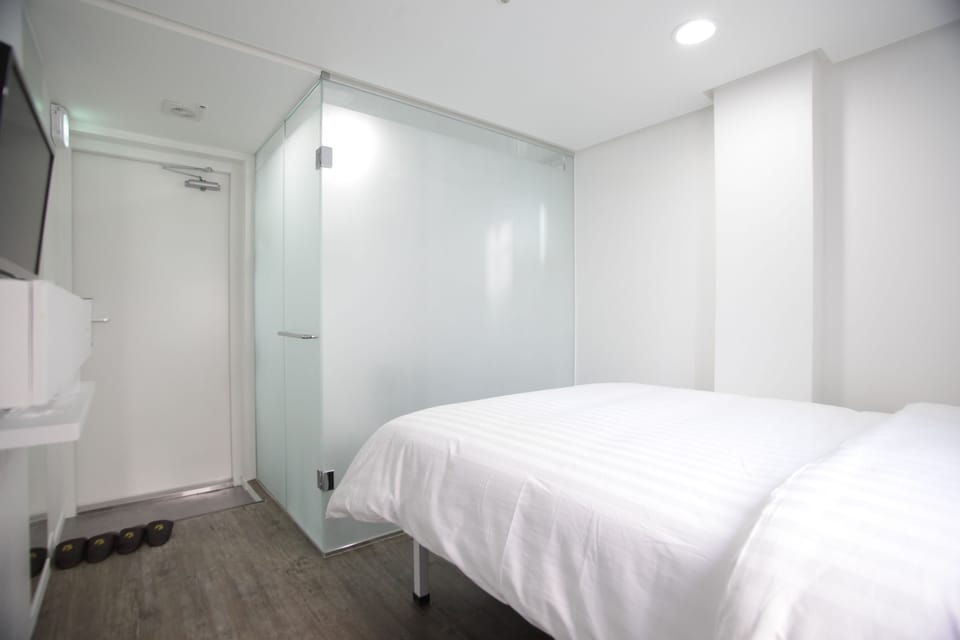 Double Room | Iron/ironing board, free WiFi, bed sheets