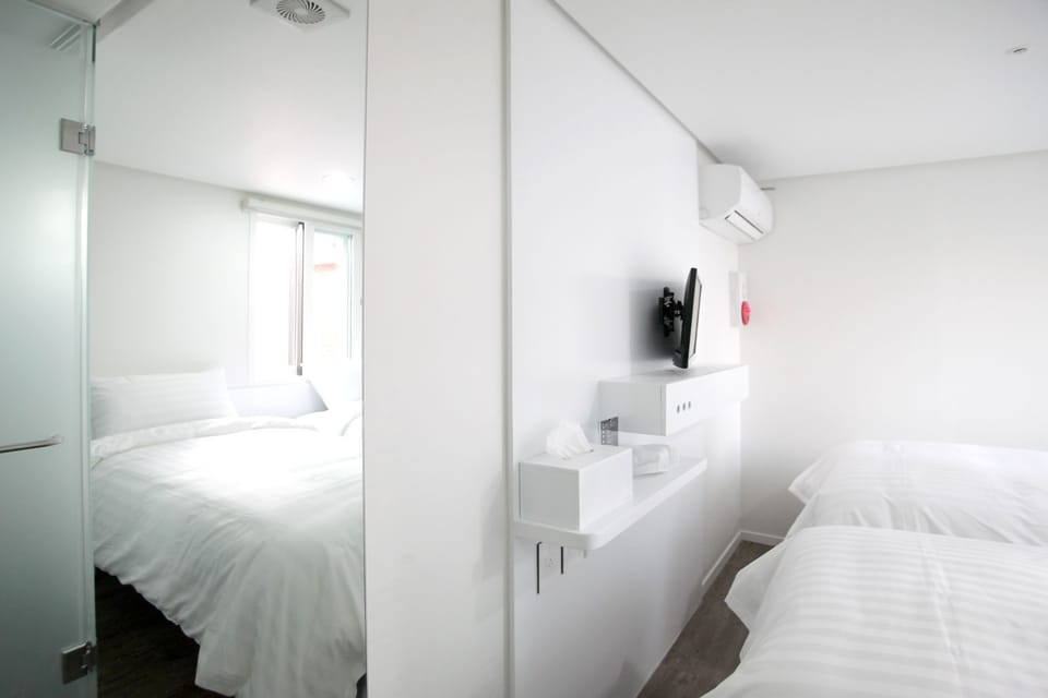 Iron/ironing board, free WiFi, bed sheets