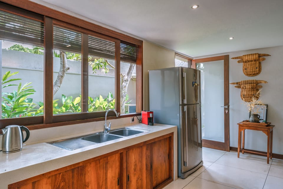 Superior Villa | Private kitchen | Fridge, microwave, coffee/tea maker, cookware/dishes/utensils