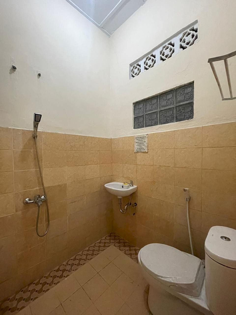 Standard Double Room | Bathroom | Shower, towels