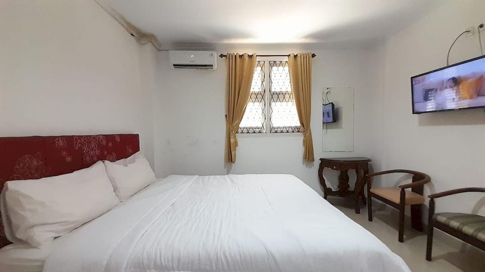 Standard Double Room | Desk, laptop workspace, blackout drapes, WiFi (free)