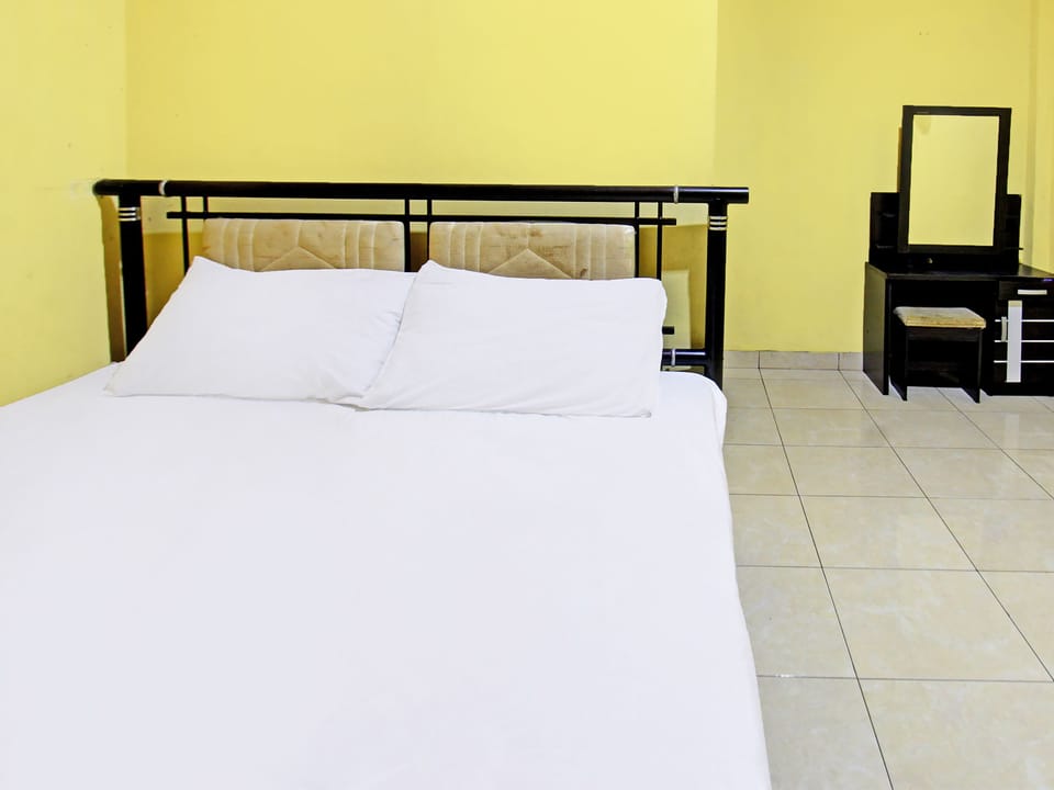 Economy Double Room | WiFi (free), bed sheets