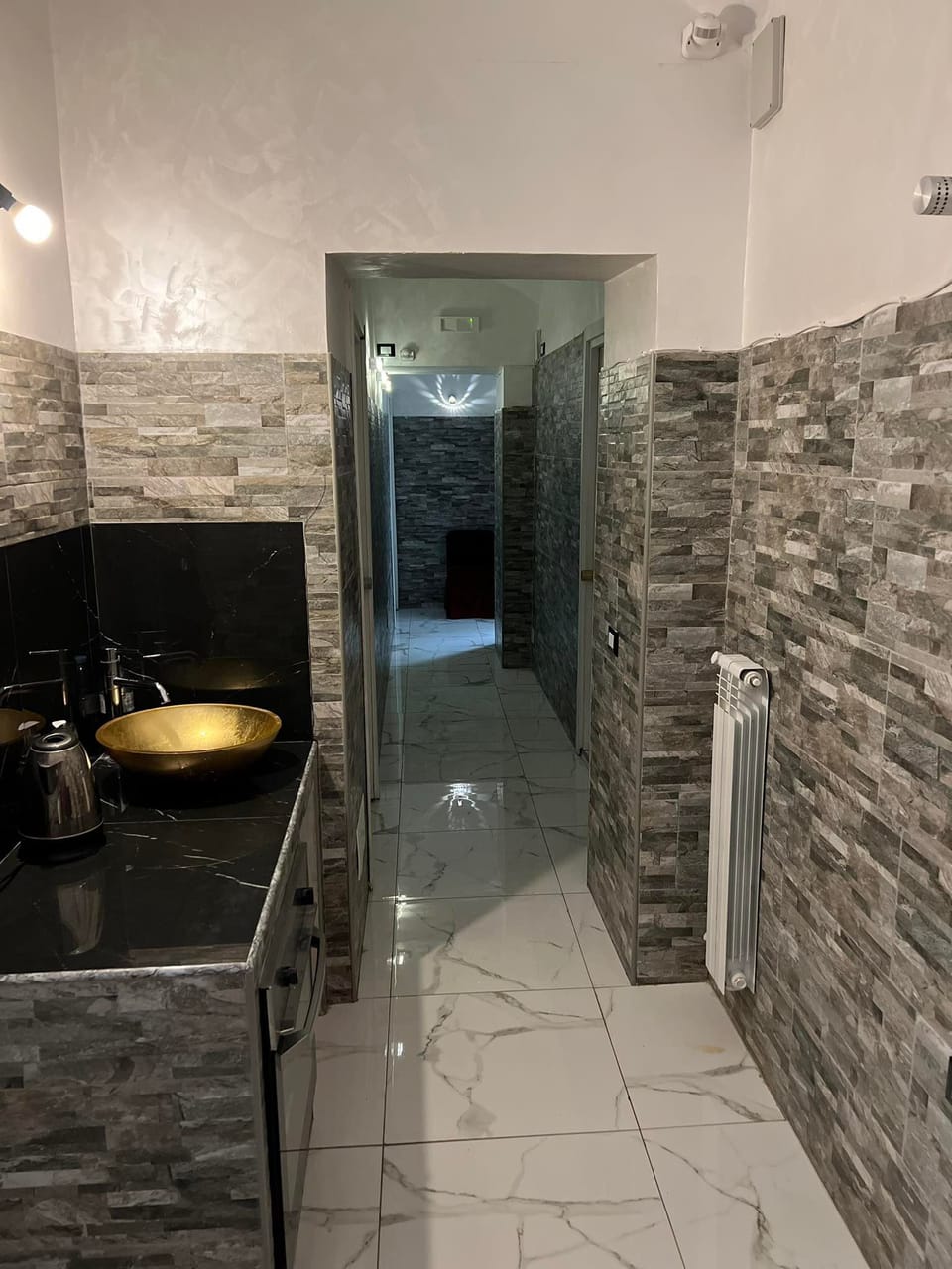 Rainfall showerhead, towels