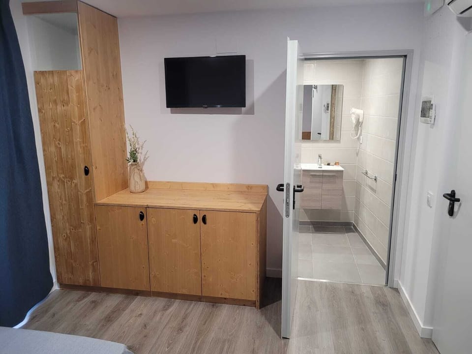 Basic Double Room | Individually decorated, individually furnished, soundproofing, free WiFi