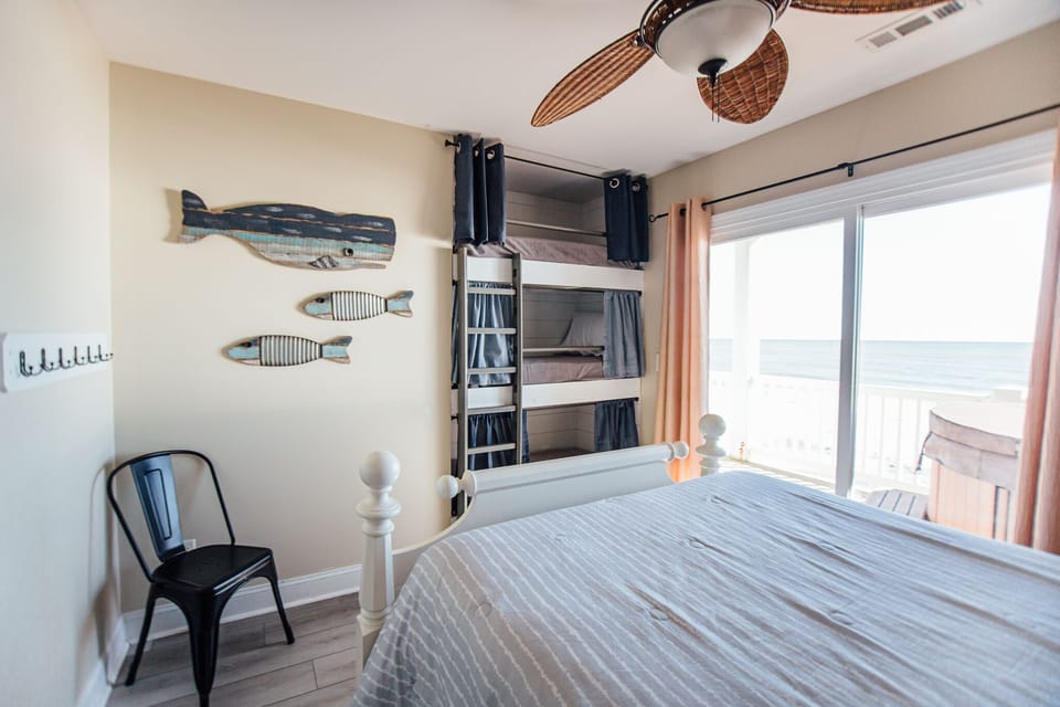 Second floor Queen bed with Hot tub access