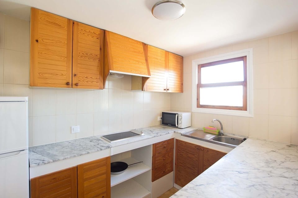 Apartment, 2 Bedrooms, Terrace, Ground Floor | Private kitchen | Electric kettle