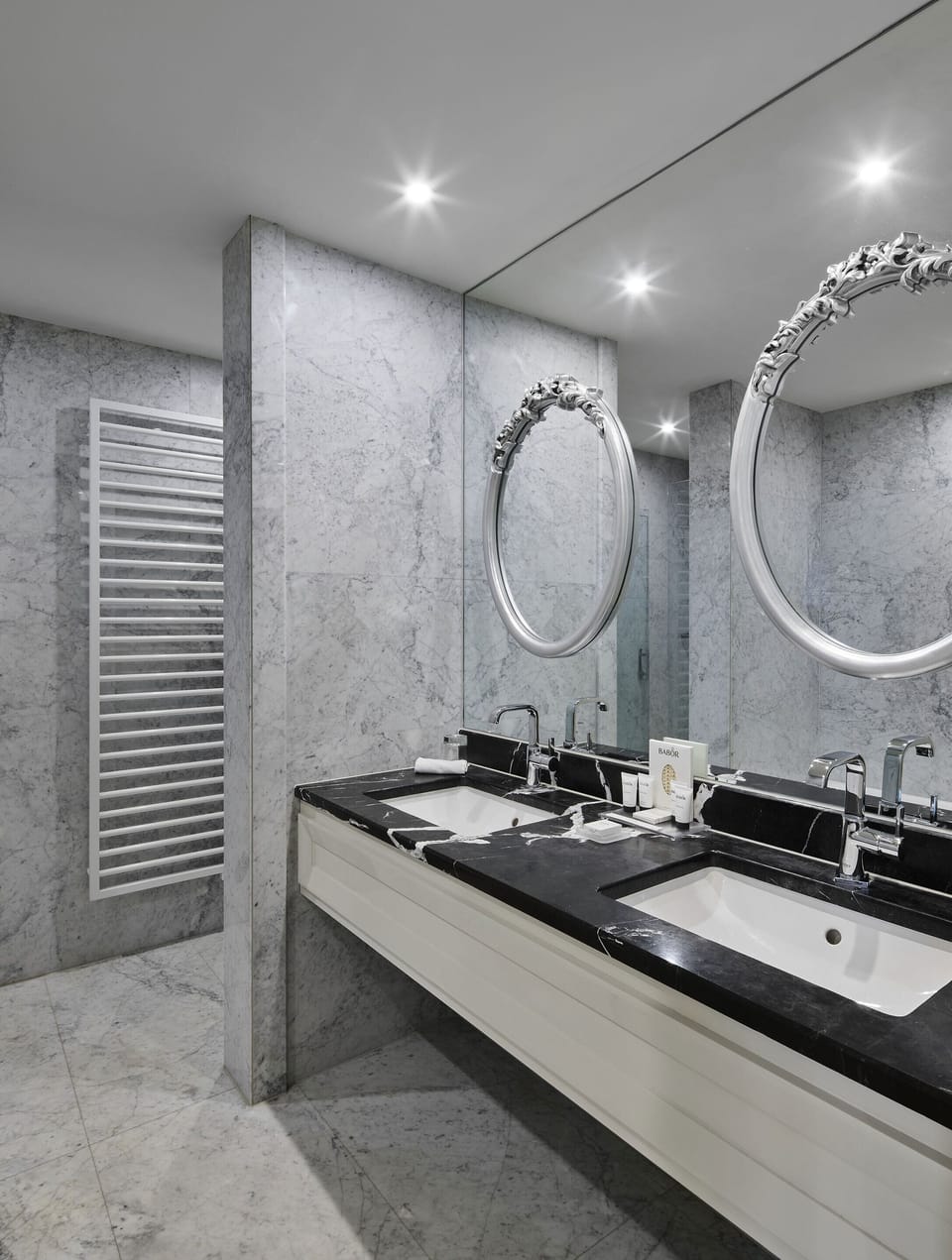 Sezen Aksu Suite | Bathroom | Free toiletries, hair dryer, bathrobes, slippers