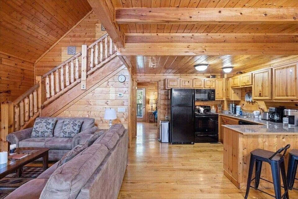 Smokies Outlook's cozy living area