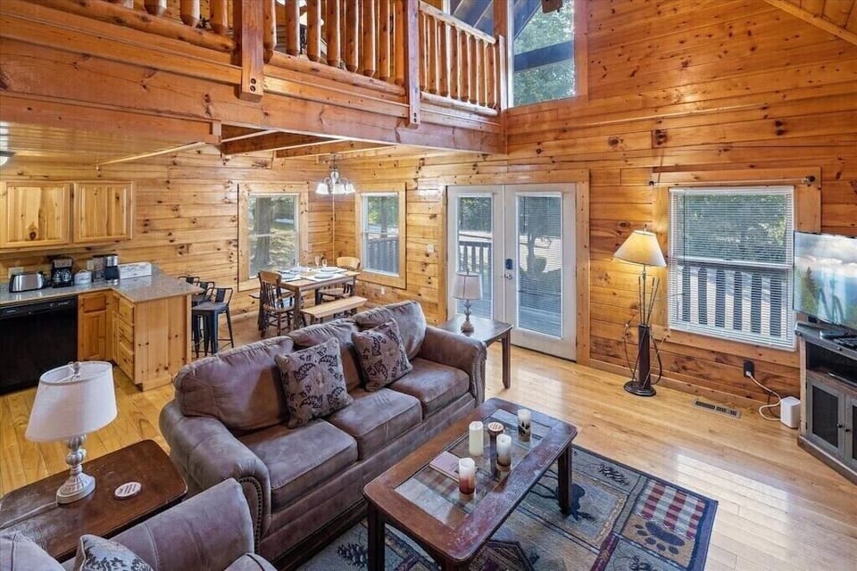 Smokies Outlook's cozy living area