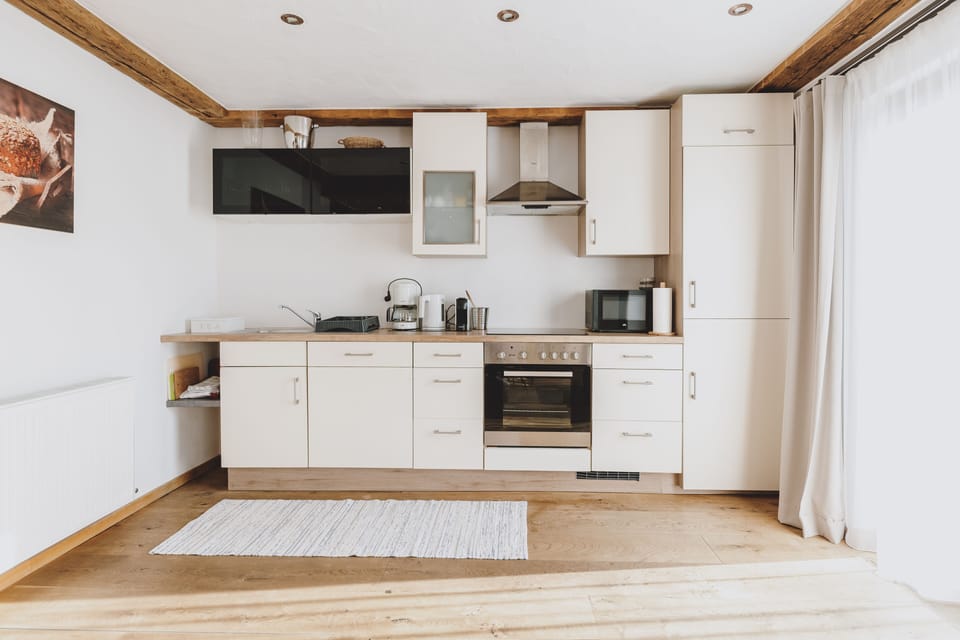 Deluxe Chalet | Private kitchen | Fridge, microwave, oven, stovetop
