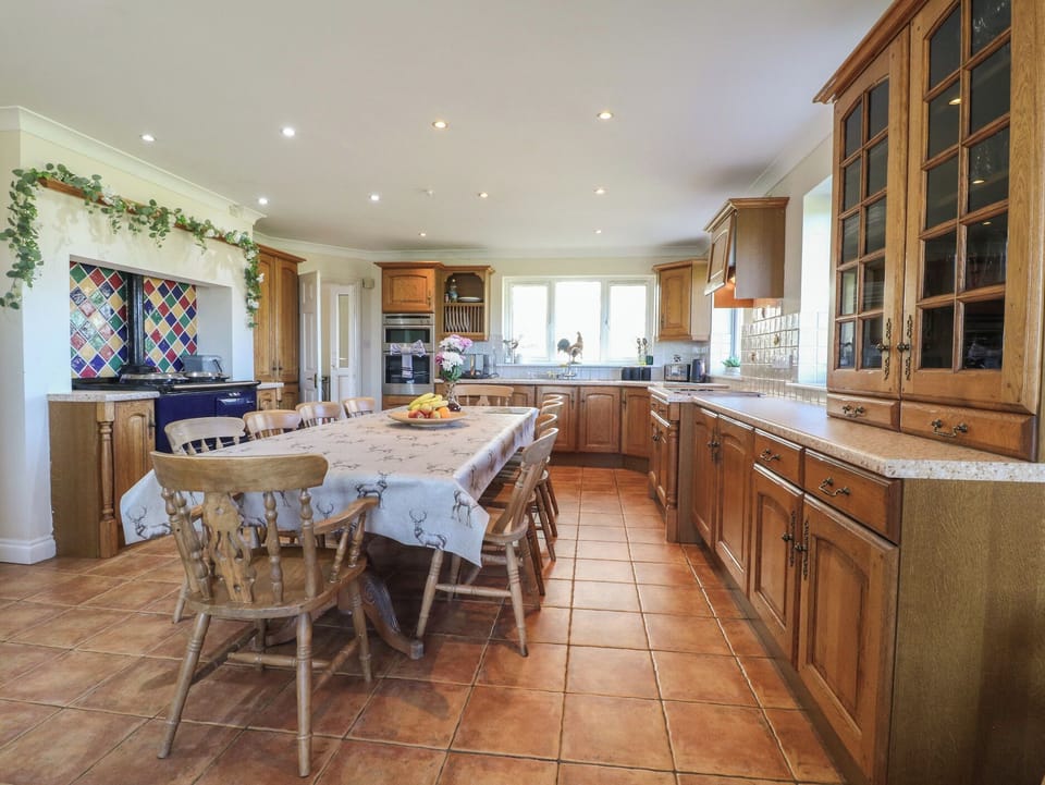 Cottage | Dining
