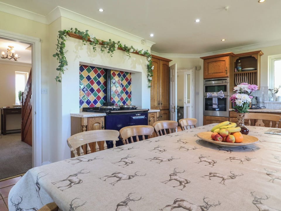 Cottage | Dining
