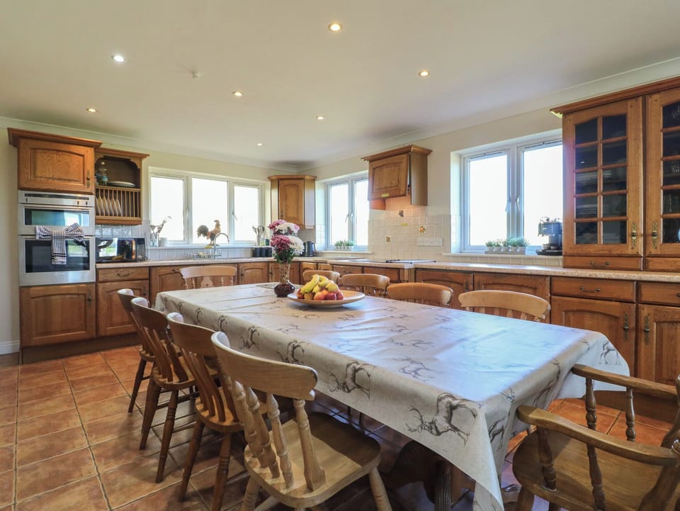 Cottage | Dining