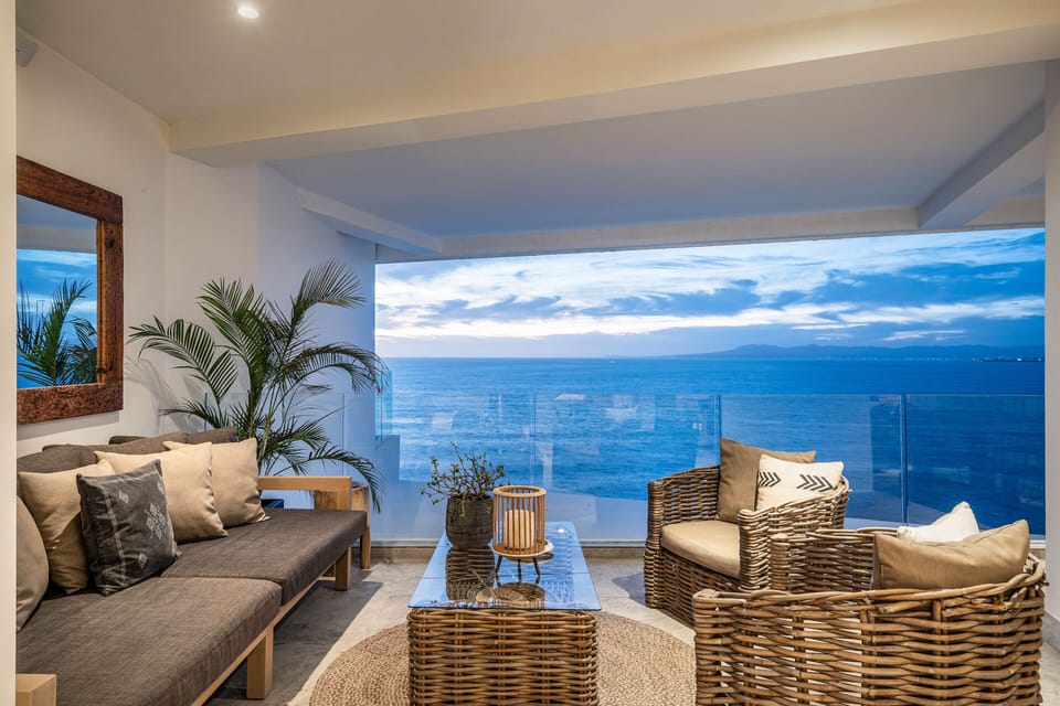 Luxury Condo, 4 Bedrooms, Ocean View | Terrace/patio