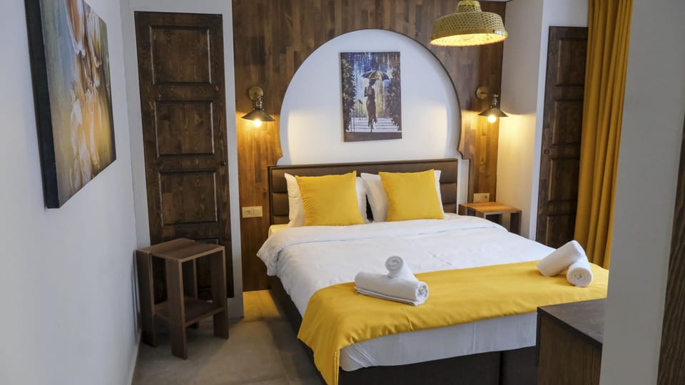 Standard Room | Egyptian cotton sheets, premium bedding, down comforters, minibar