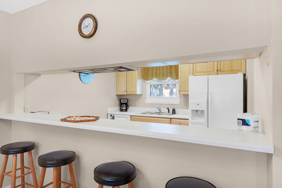 Eat-in bar seating