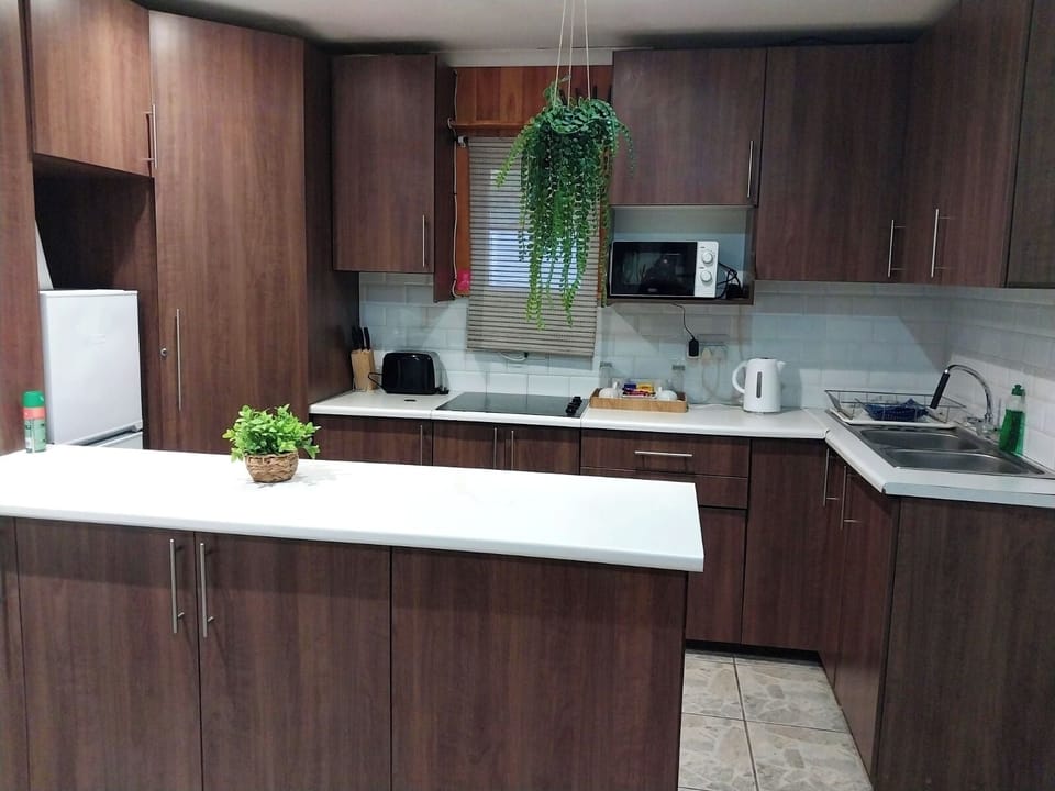 Deluxe Double or Twin Room | Desk, laptop workspace, soundproofing, free WiFi