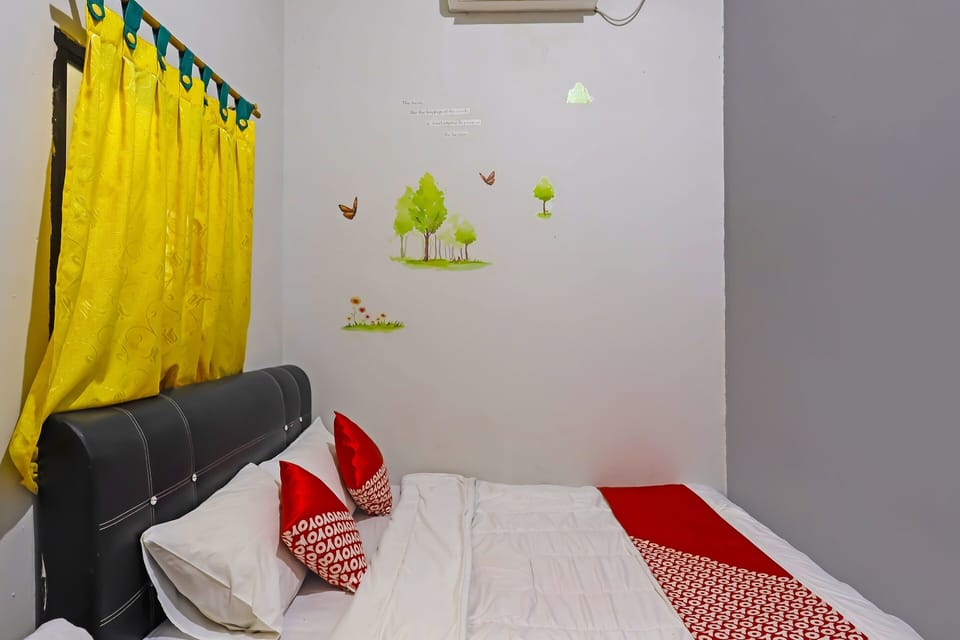 Deluxe Double Room | Desk, laptop workspace, bed sheets