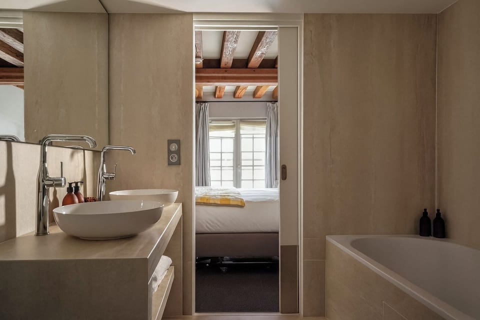 Superior Double Room | Bathroom | Eco-friendly toiletries, hair dryer, bathrobes, towels