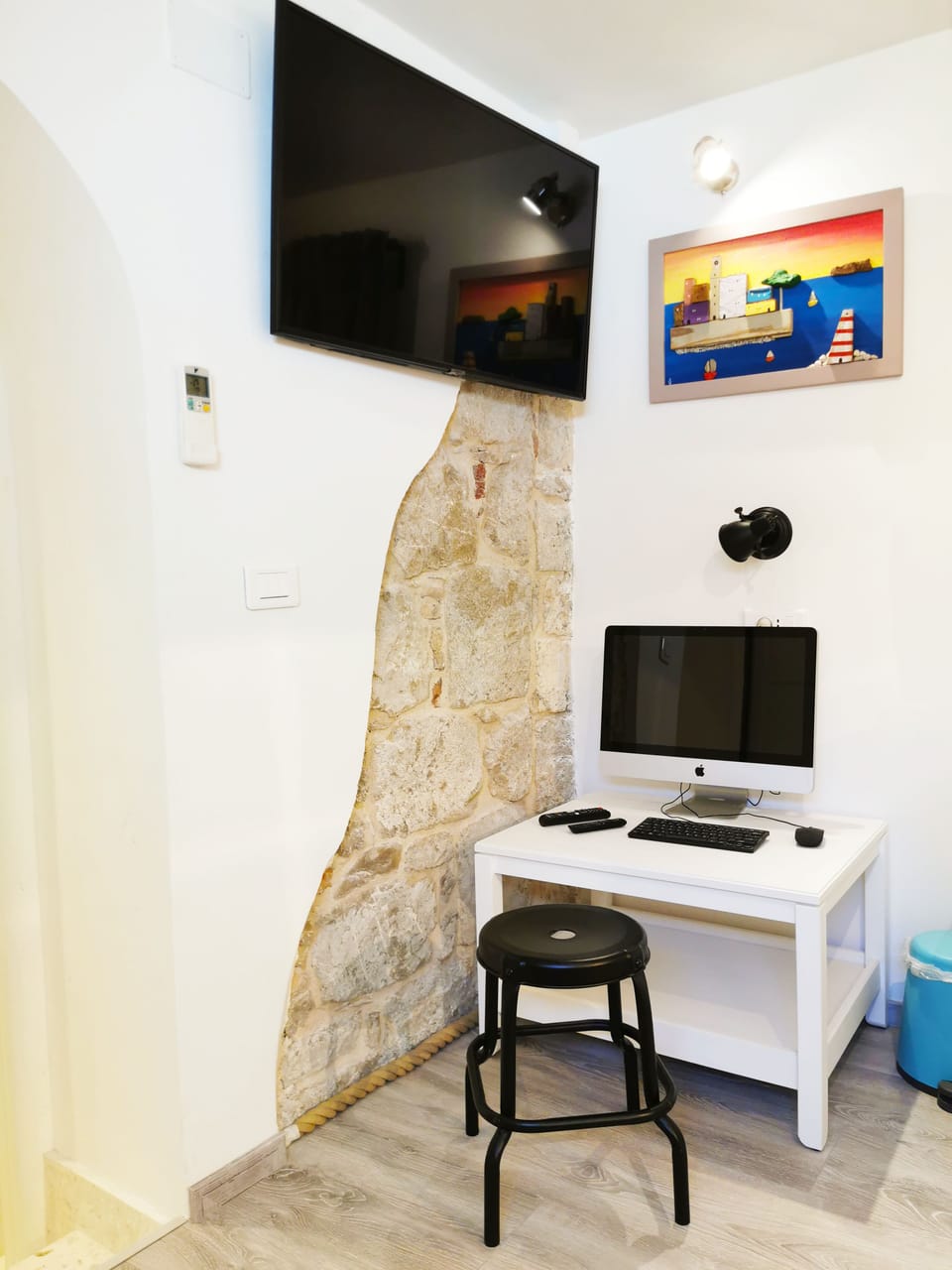 City Villa, 3 Bedrooms, Kitchen | 3 bedrooms, desk, laptop workspace, free WiFi