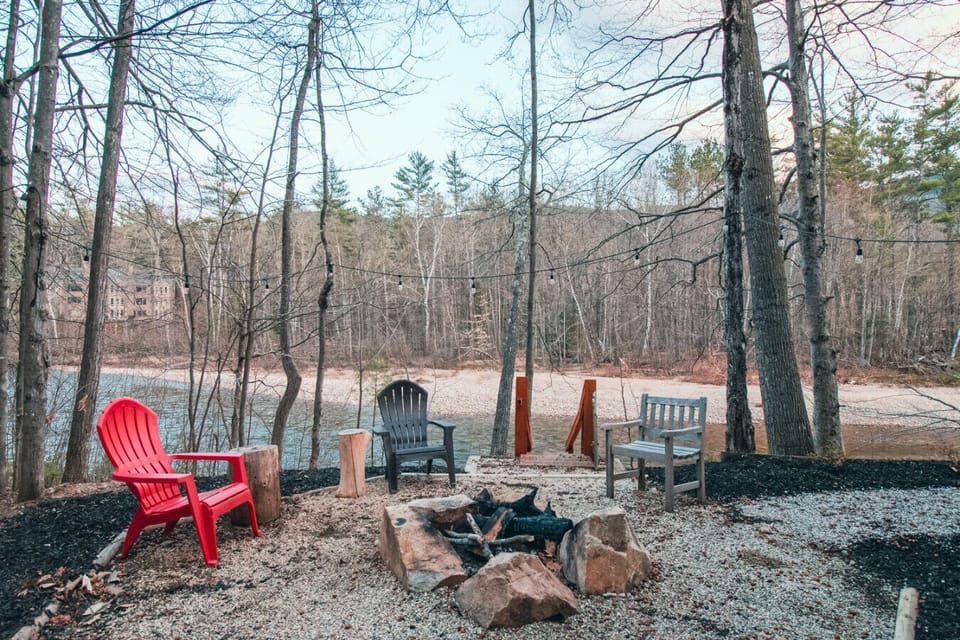 Outdoor raised firepit area for s`mores!  Just a few steps down to the river