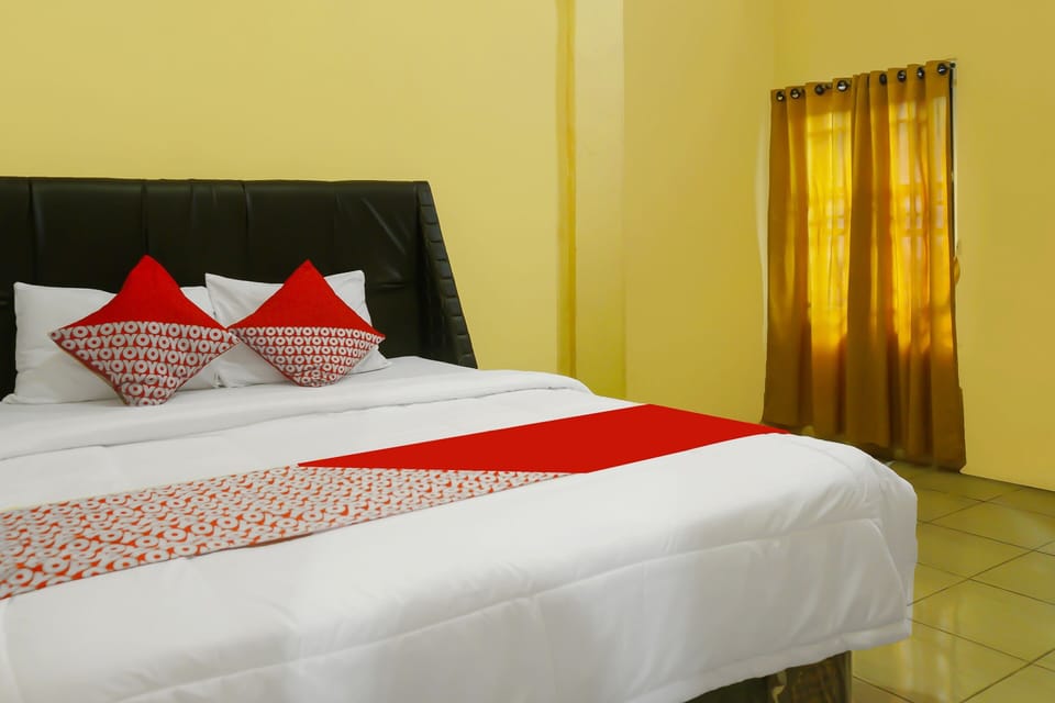 Deluxe Double Room | Desk, laptop workspace, bed sheets