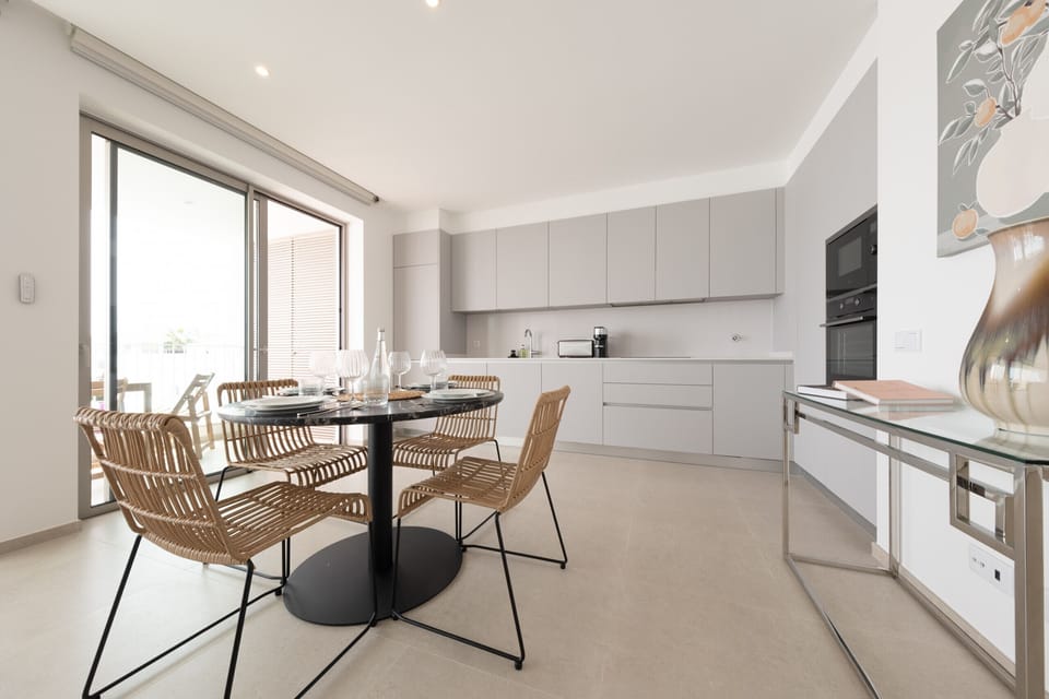 Kitchen and dining table