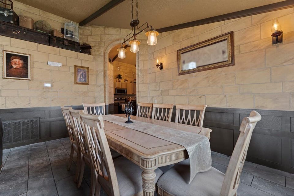 Dining Area and Kitchen Access