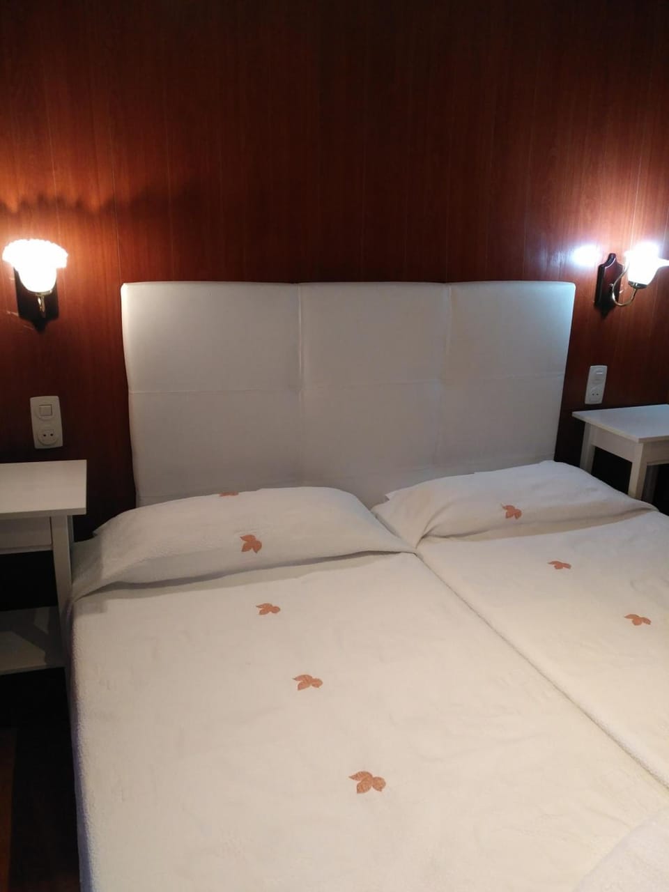 Travel crib, bed sheets