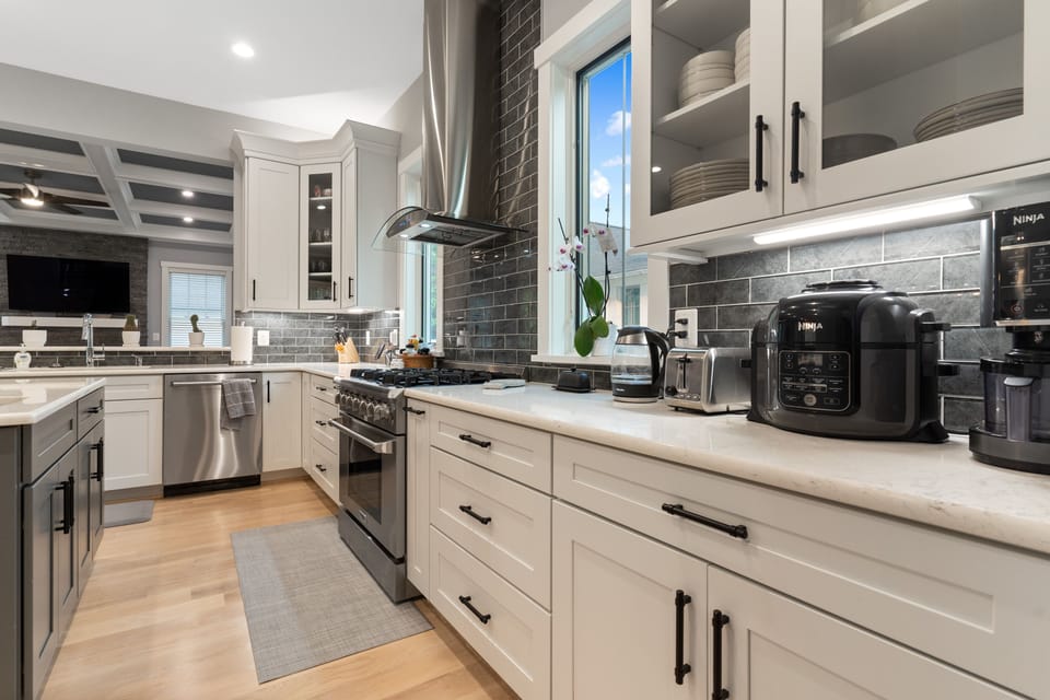 toaster, air fryer, and instant hotter tea pot