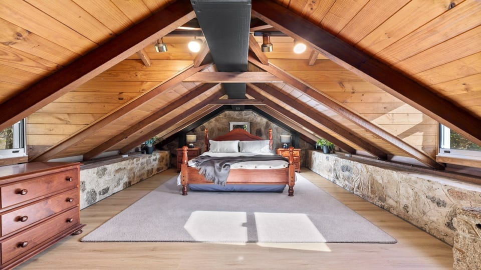 Upstairs loft bedroom