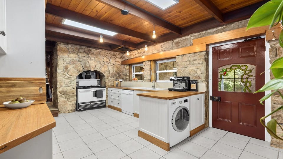 Wonderful kitchen with washing machine included