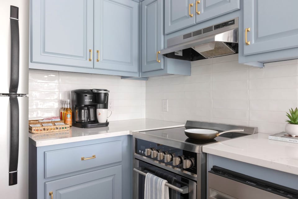 Ultra-Equipped with Cookware, Dinnerware, Glassware, Grill Equipment, Etc.