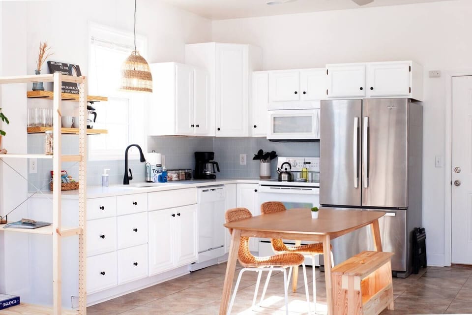 Fully equipped kitchen (coffee pot, french press, toaster, blender, pots/pans, dinnerware, utensils, cooking sheets, & more)