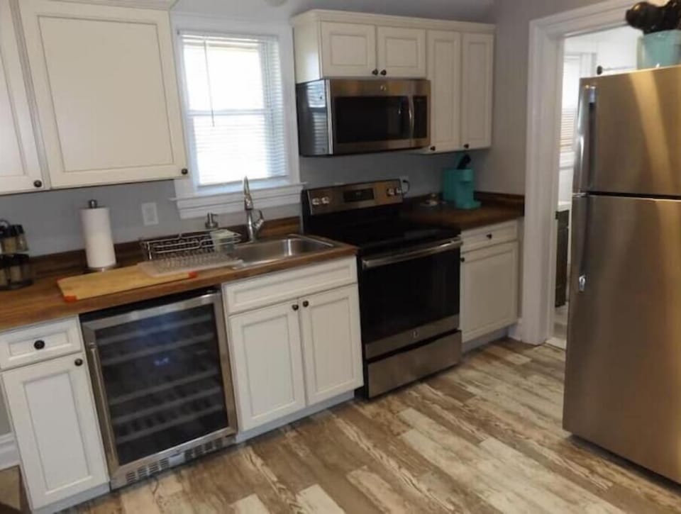 Full size kitchen