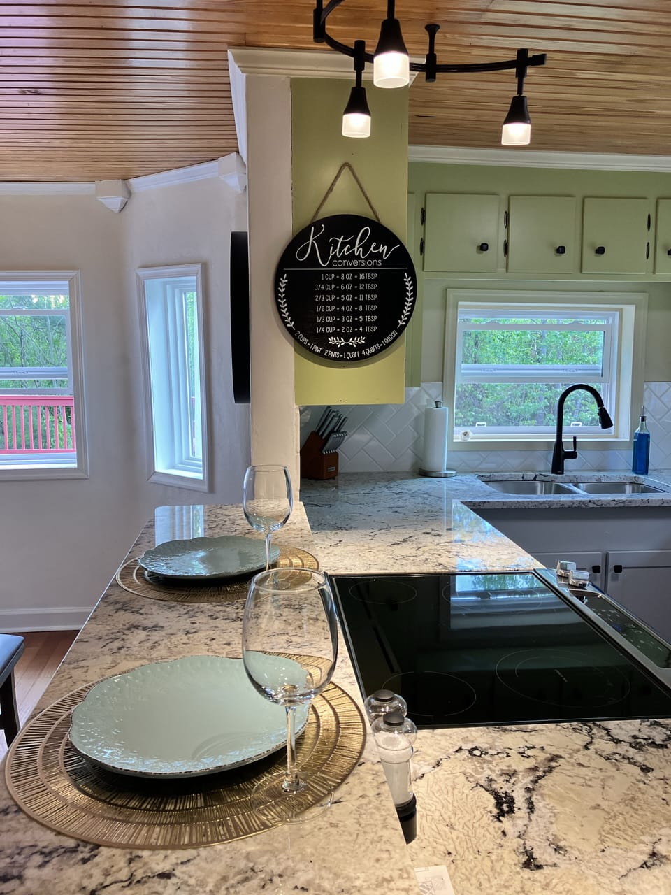 kitchen bar between kitchen and dining room
