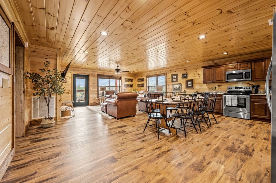 Open floor plan from kitchen to living room 