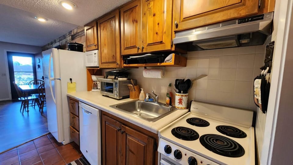 Cowboy Up! River Ranch Ground Floor Cottage w Porch!!  162 (1796)