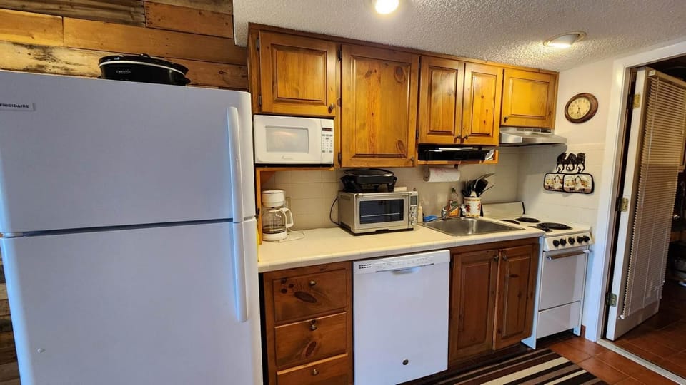 Cowboy Up! River Ranch Ground Floor Cottage w Porch!!  162 (1794)