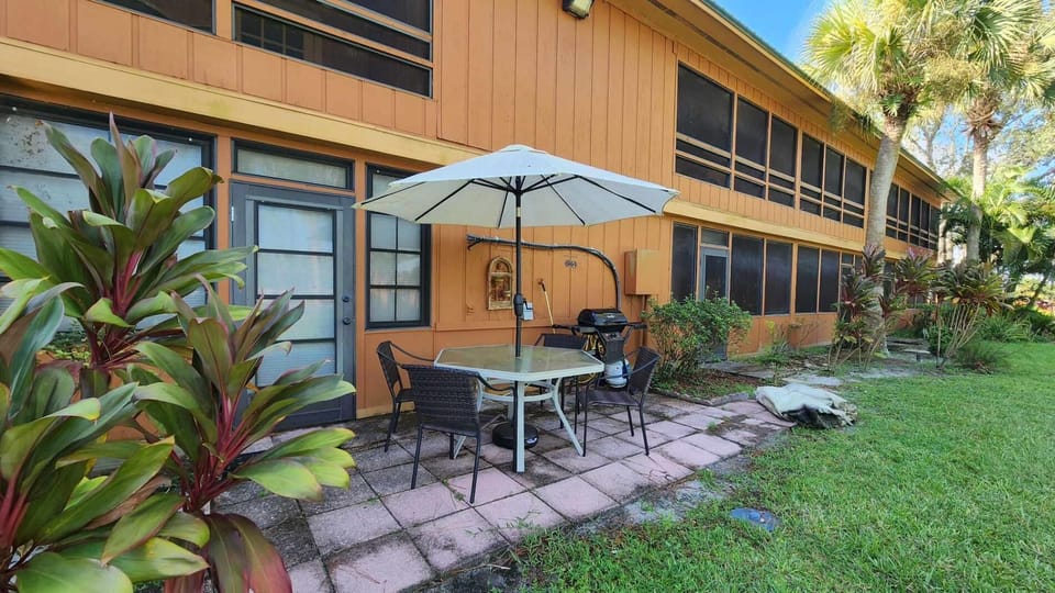 Cowboy Up! River Ranch Ground Floor Cottage w Porch!!  162 (2210)