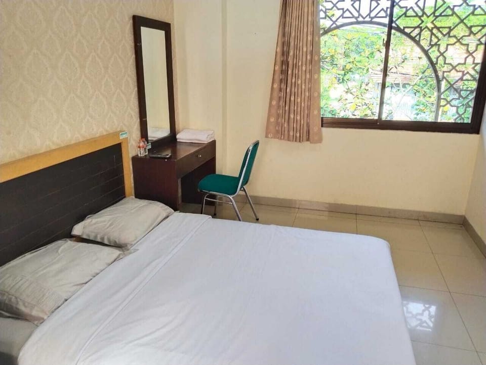 Standard Double Room | Down comforters, desk, bed sheets
